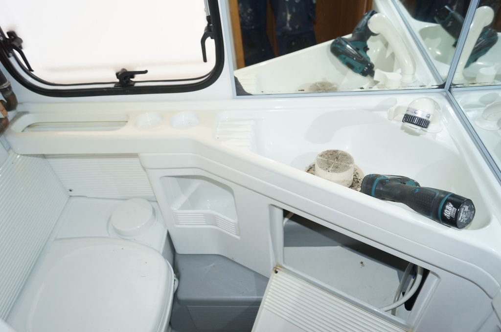 Handfatet i badrummet på våran Burstner 590 -91