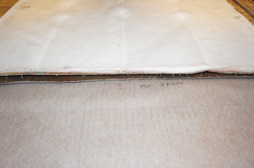 Första dynan uppsprättad och mätning pågår för det nya tyget