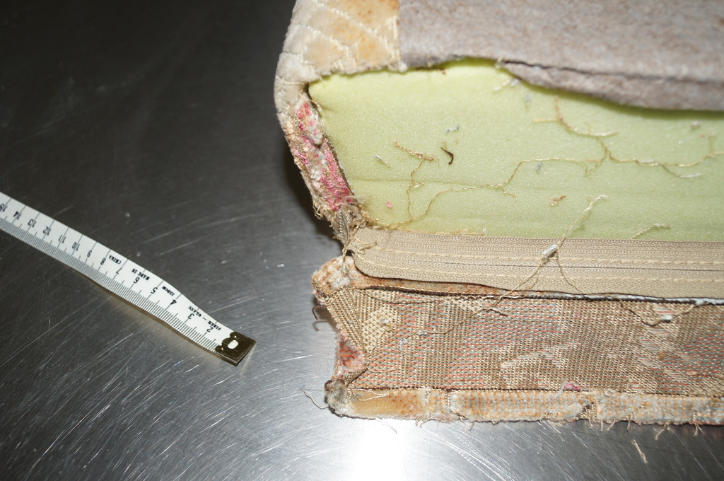 Att sy om dynor är inte det lättaste