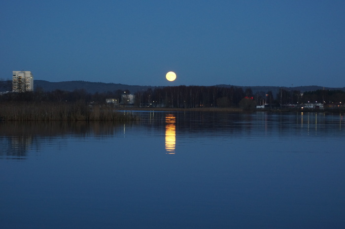 Månen över Munksjön