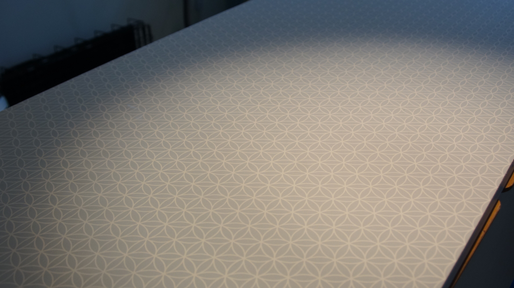 Tapetserad badrumsdörr till husvagnen