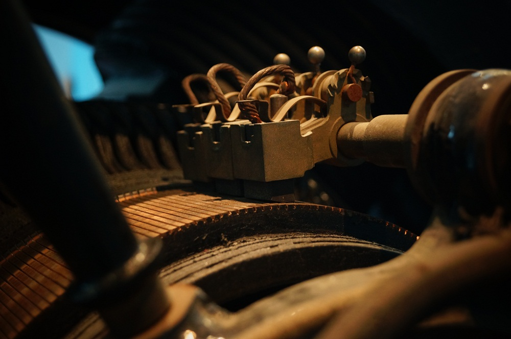 Detaljbild på en gammal likströmsmotor