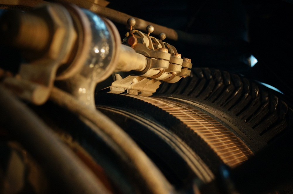 Detaljbild på en gammal likströmsmotor