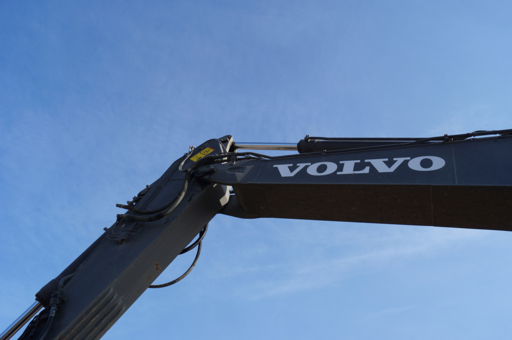 Led mellan sticka och bom på en Volvo EC290 grävmaskin