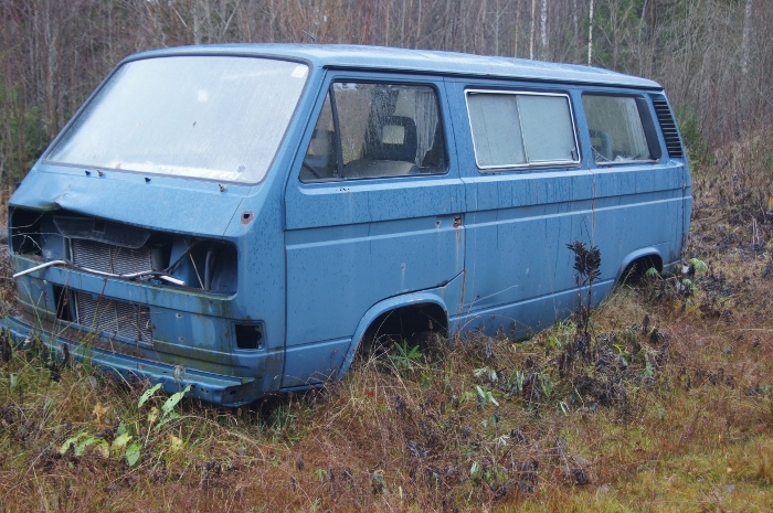 Övergiven folkabuss