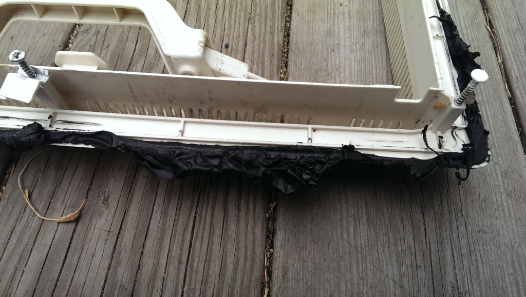 Takluckorna demonterade och den gamla butylen avlägsnas