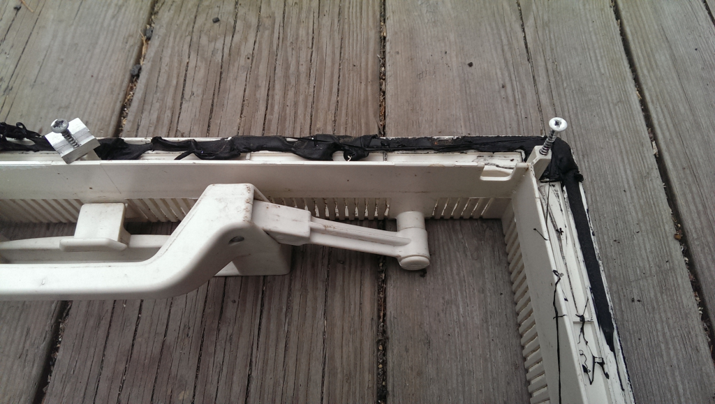 Takluckorna demonterade och den gamla butylen avlägsnas