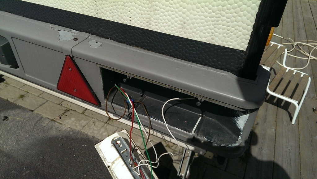 Funderade på att dra om kablarna ända ut till lamporna ...