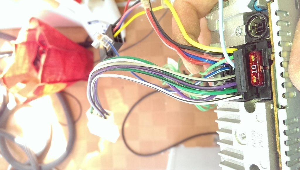 Vilken kabel går nu till vilken högtalare?