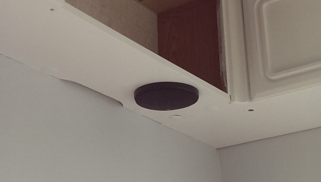 Högtalarna fick till slut gallret monterat