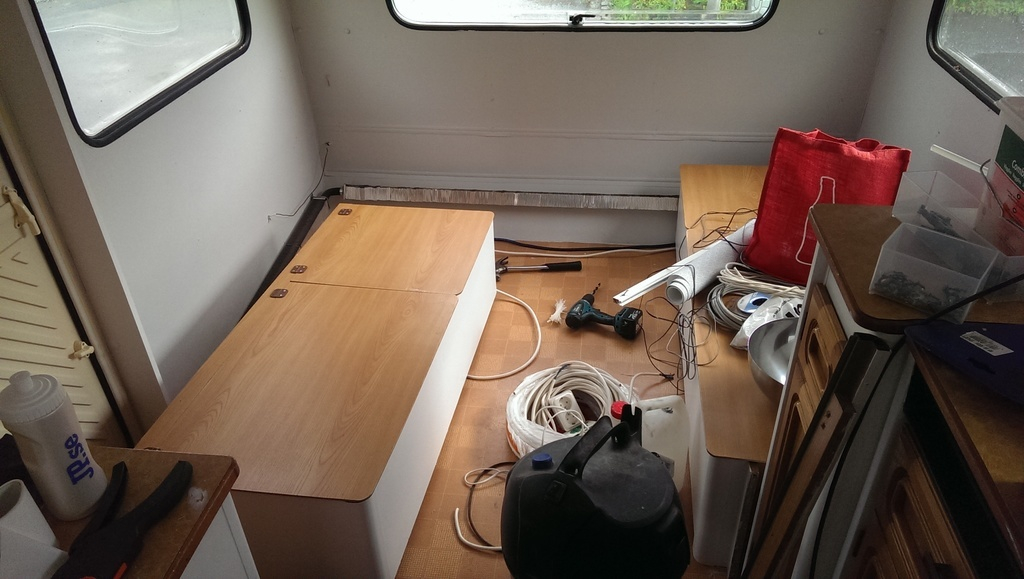 Någon som känner för att röja upp lite?