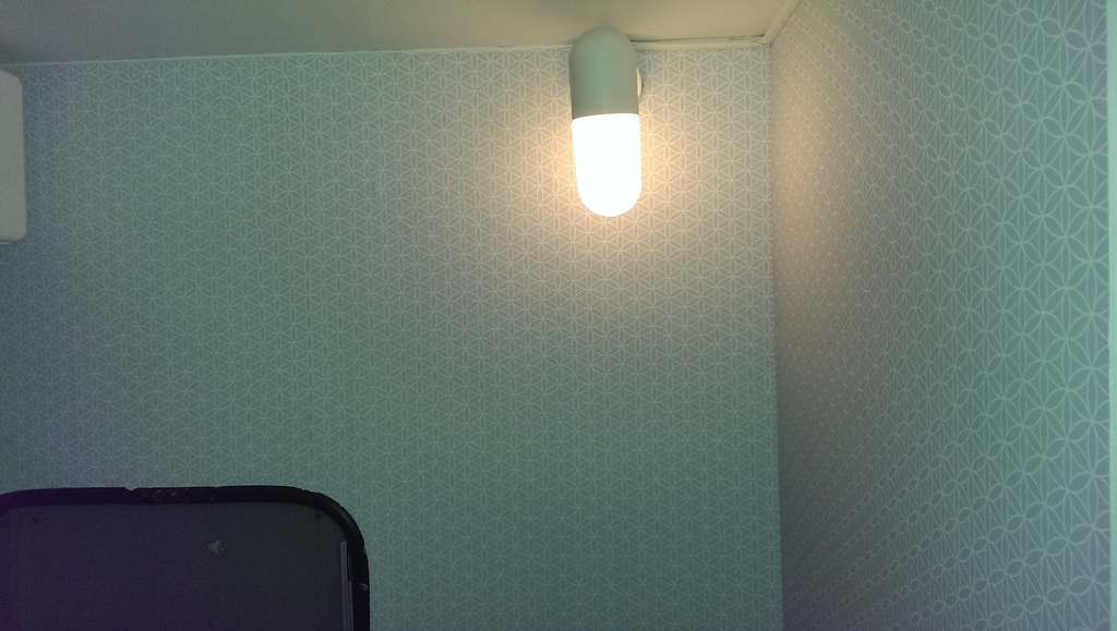 Lampan på toaletten i husvagnen monterad