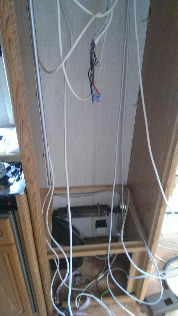 Garderoben som kylskåpet ska in in.