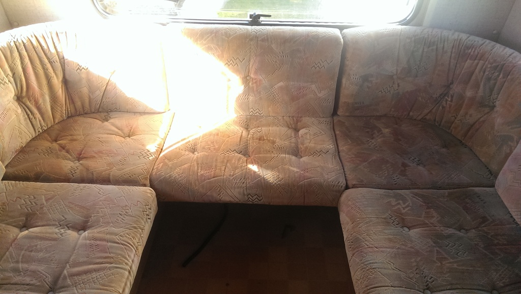 Dynorna på bakre soffrguppen i en Burstner 590 -91