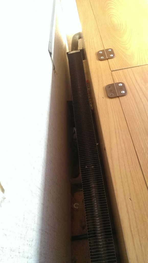 Elementen som sitter fast i stommarna till soffgruppen