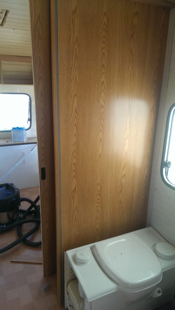 första väggen monterad