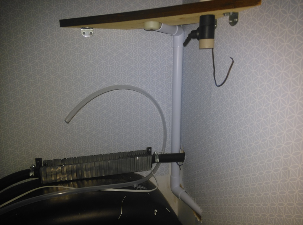 Det större hålet inifrån toan