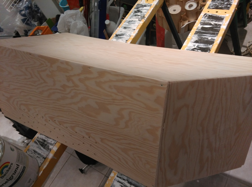 Gubben som ska dölja avloppet och elementet