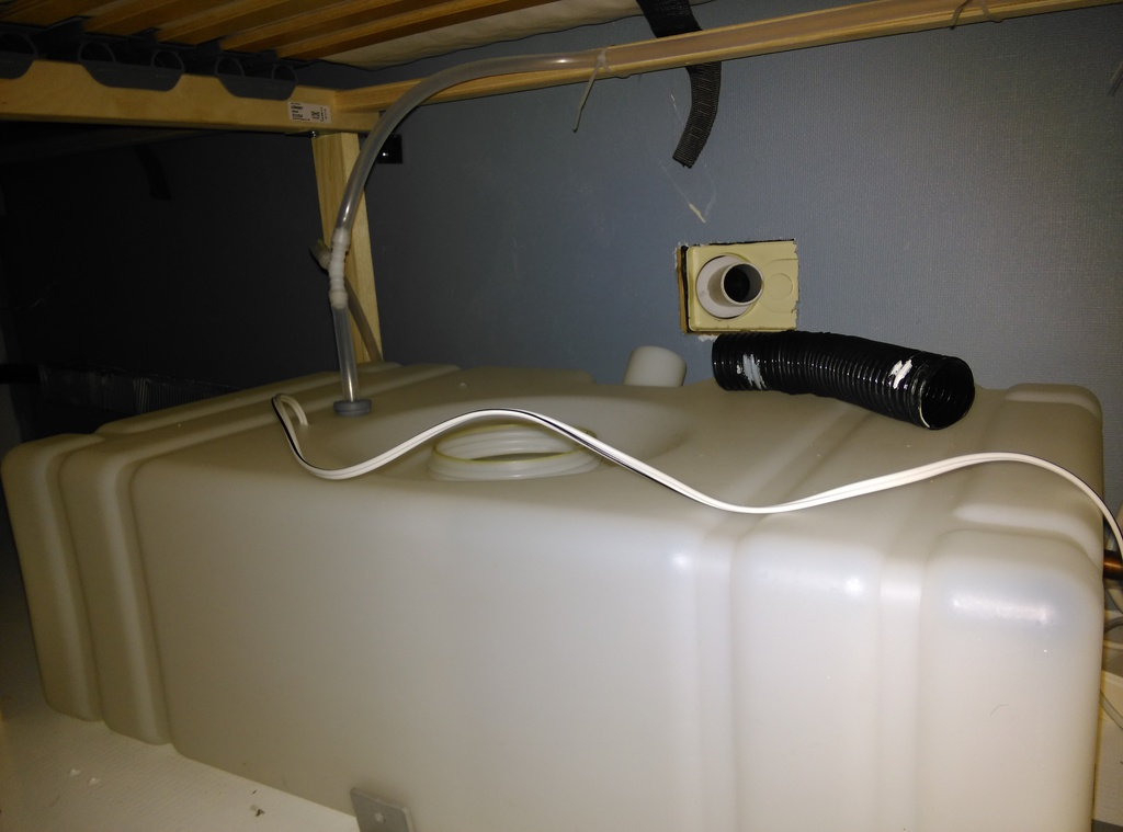 Vattentanken på plats