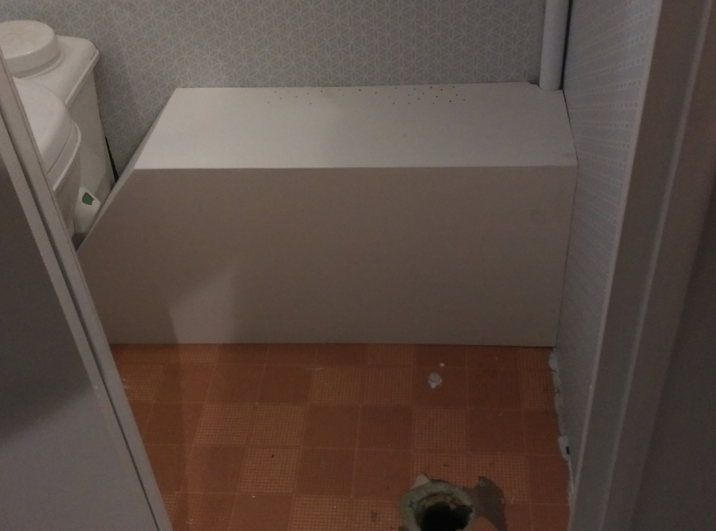 Gubben till hjulhuset vitmålad och monterad