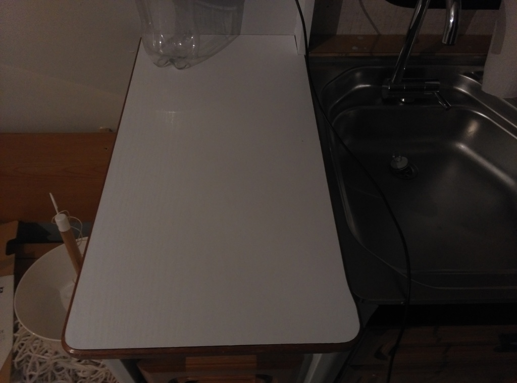 Dekorplast på bänken