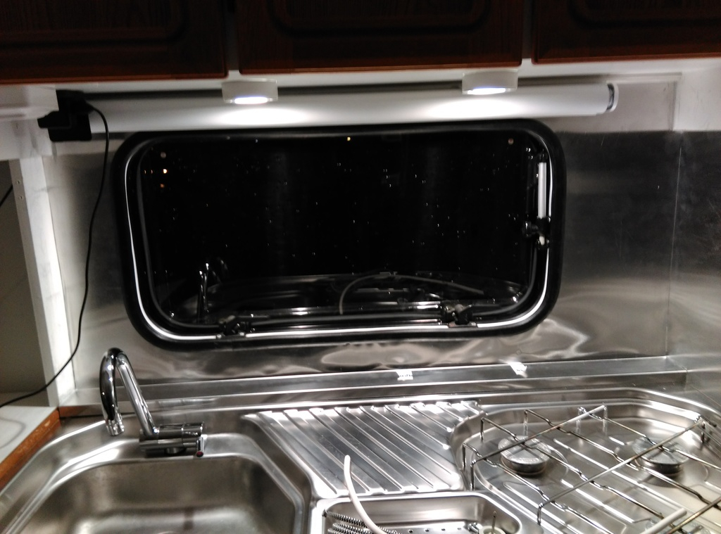 Belysningen tänd i köket