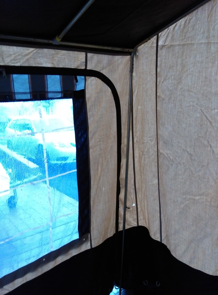 Insidan av vinterförtältet