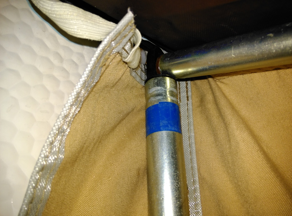 Hörndetalj på förtältet